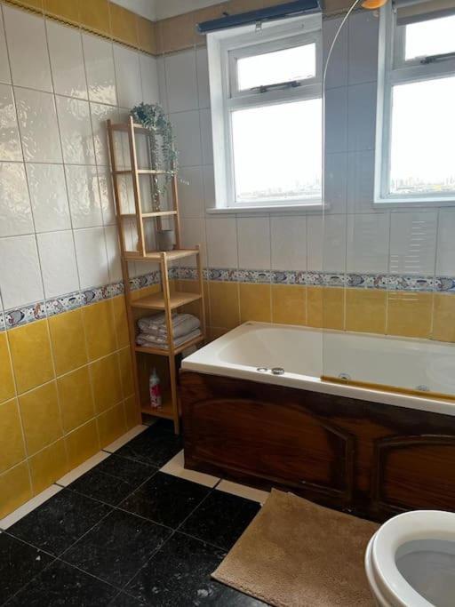 Quirky Studio Flat Selfcontained London Exterior photo