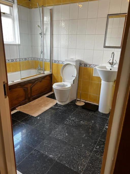 Quirky Studio Flat Selfcontained London Exterior photo